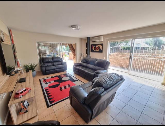 4 BEDROOM HOUSE FOR SALE IN MISTY BAY